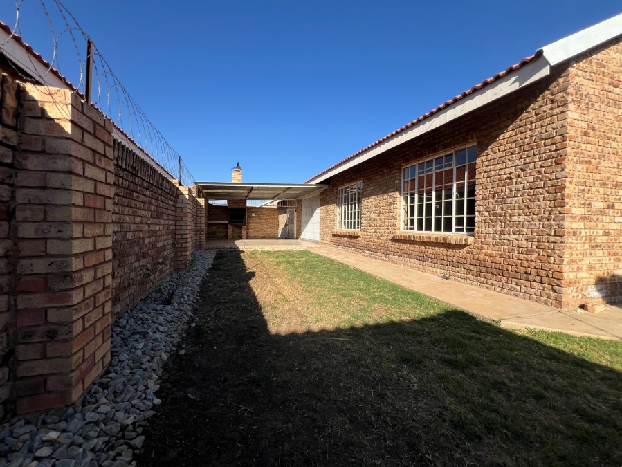 3 Bedroom Property for Sale in La Hoff North West